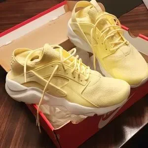 Pastel yellow huaraches hot sale